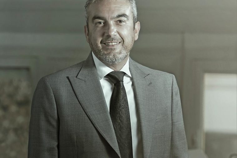 MOVA, Jose Javier Garcia Zamora , retrato hombre, hotcreatividad, fotografia publicitaria, fotografia profesional, Alicante, CEO, CEO MOVA, Preseidente CEEI Elche, 2018, 2019
